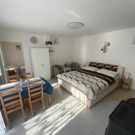 Apartman Beniskovec, Suchdol Nad Luznici Buitenkant foto
